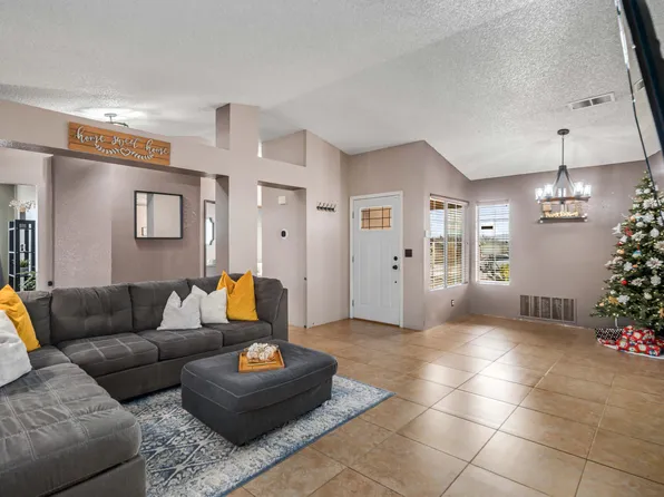 1133 Barrington Ave, Rosamond, CA 93560