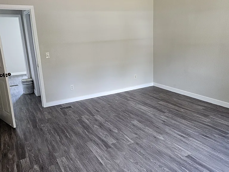 612 W Strawn Ave — Photo 12