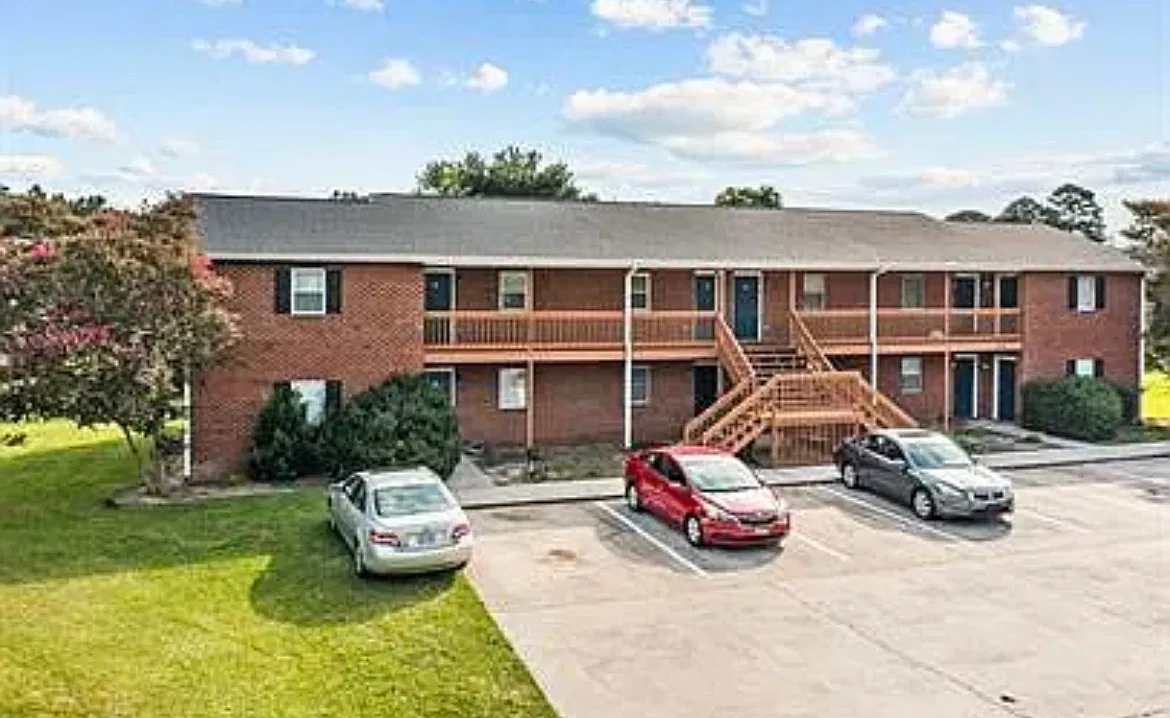1095 Cheyenne Ct — Photo 2