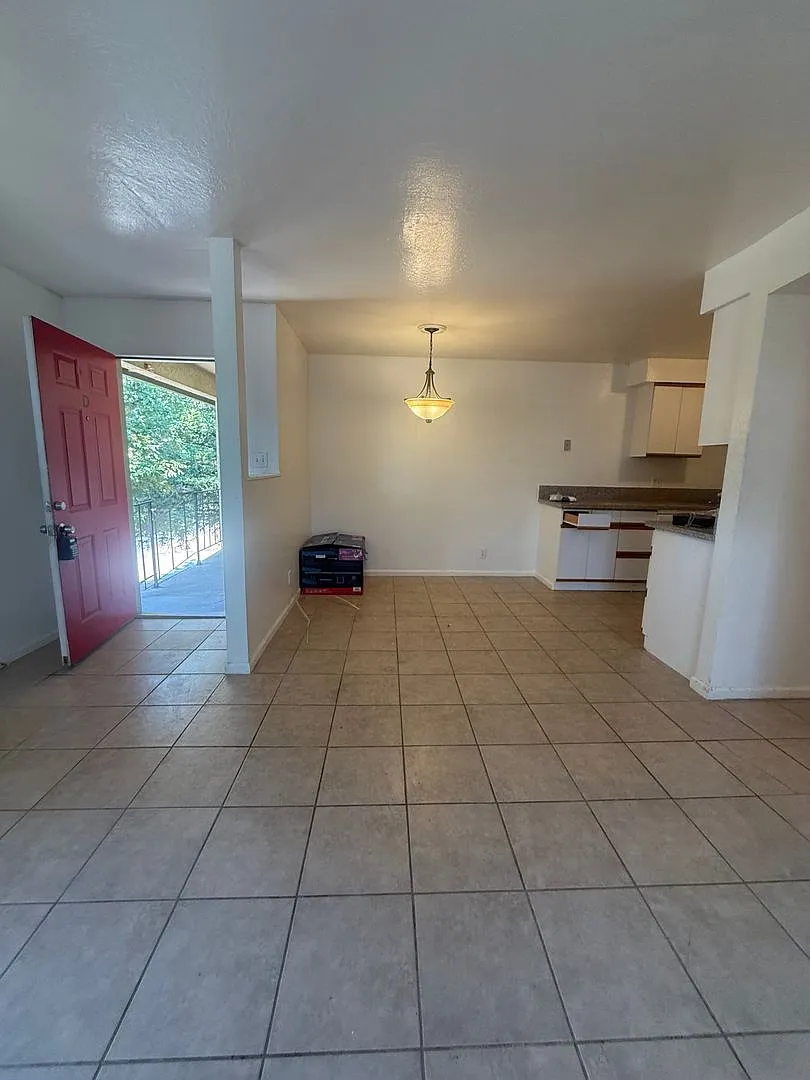 2 Bedroom 2 Bath Upstairs Unit in Granite Bay — Photo 3