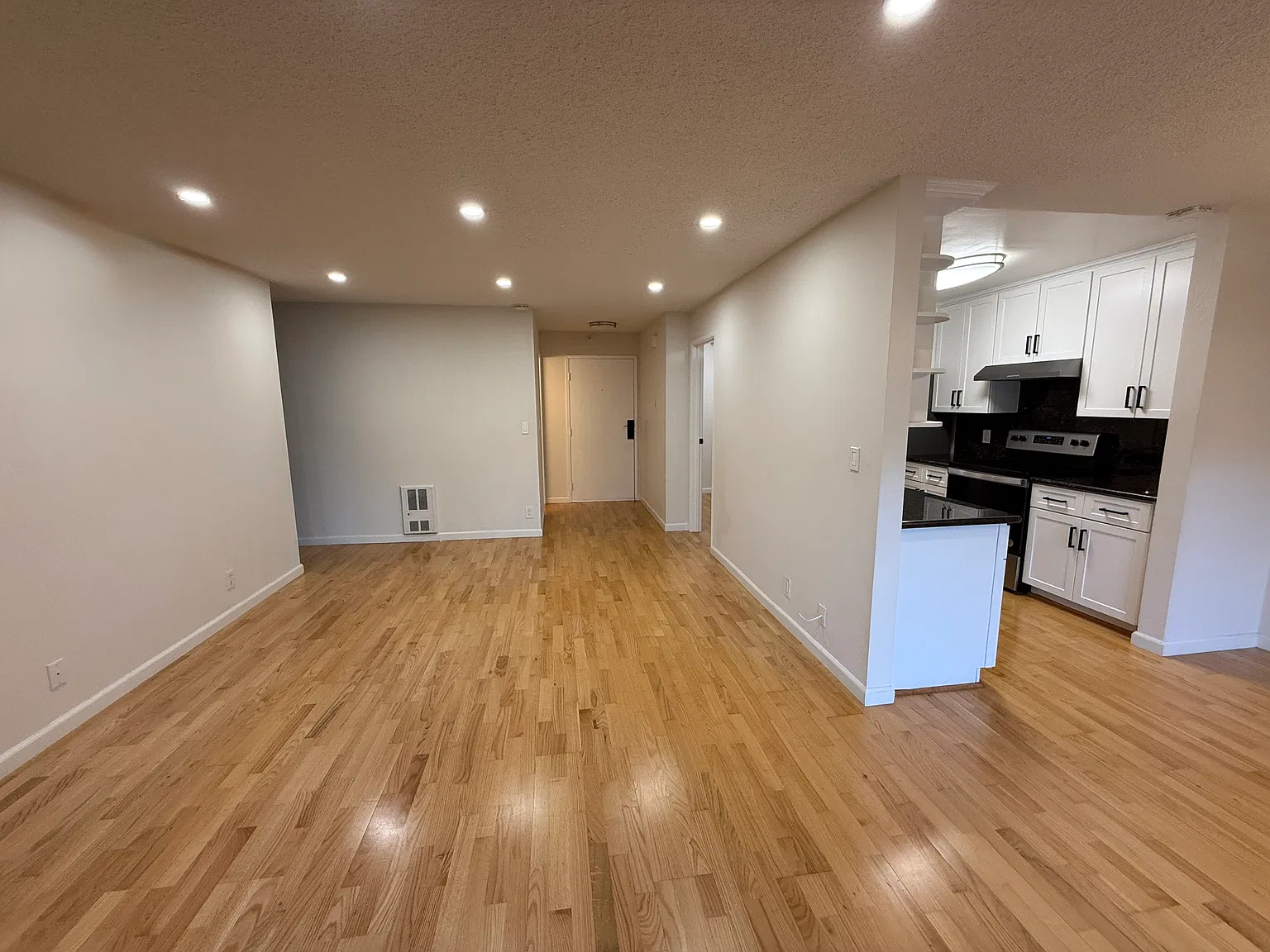 3 bed, 1242 sqft, $4,450 — Photo 3