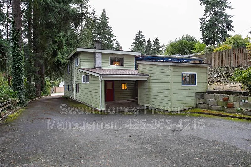 4 bed, 2.0 bath, 2170 sqft, $3,400 — Photo 2