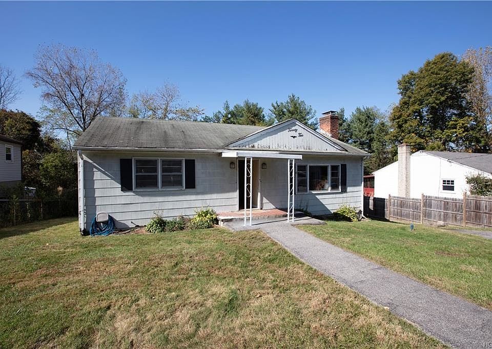1st image of 22 Lawrence Ave