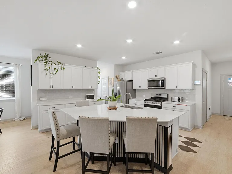 3608 Overlord Ln — Photo 9