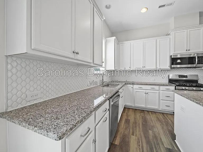1106 Cigar Ln — Photo 13
