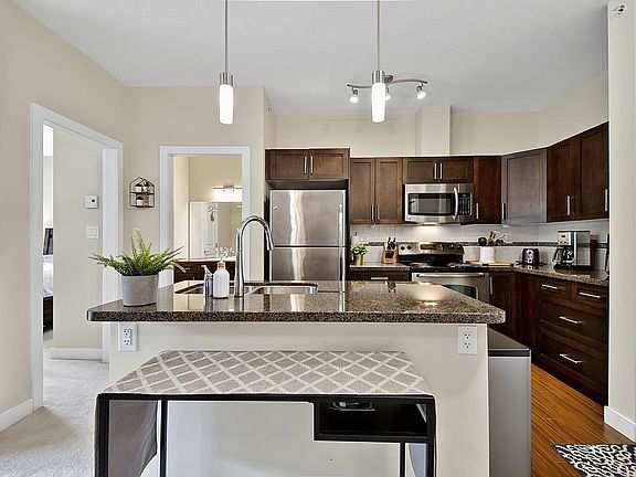 4th image of 33898 Pine St #404