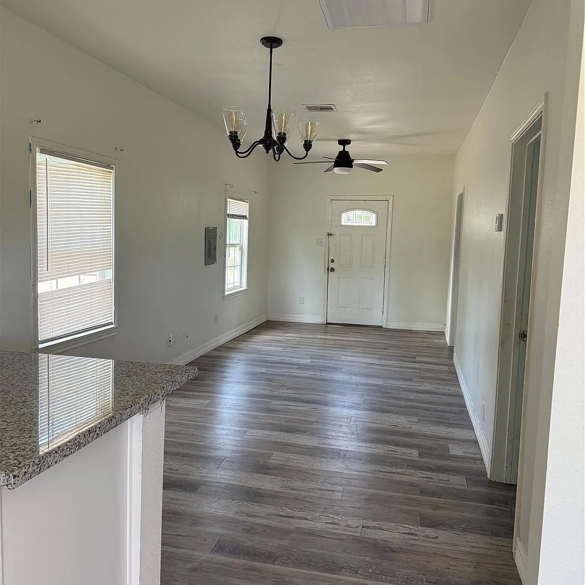 2 bed, 1.0 bath, 850 sqft, $1,300 — Photo 2