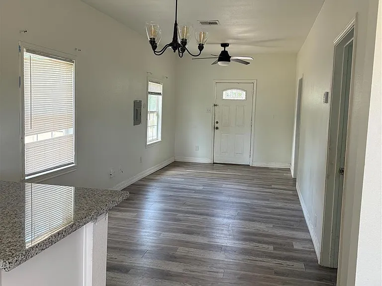 324 E Wilkins St — Photo 3