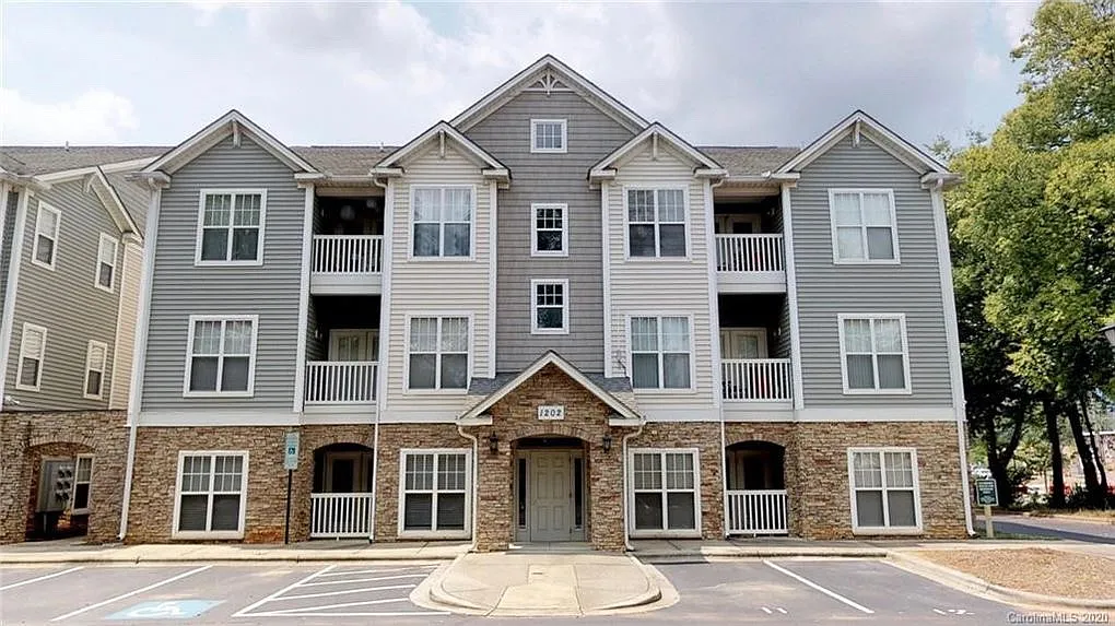 1 bed, 917 sqft, $1,499 — Photo 1
