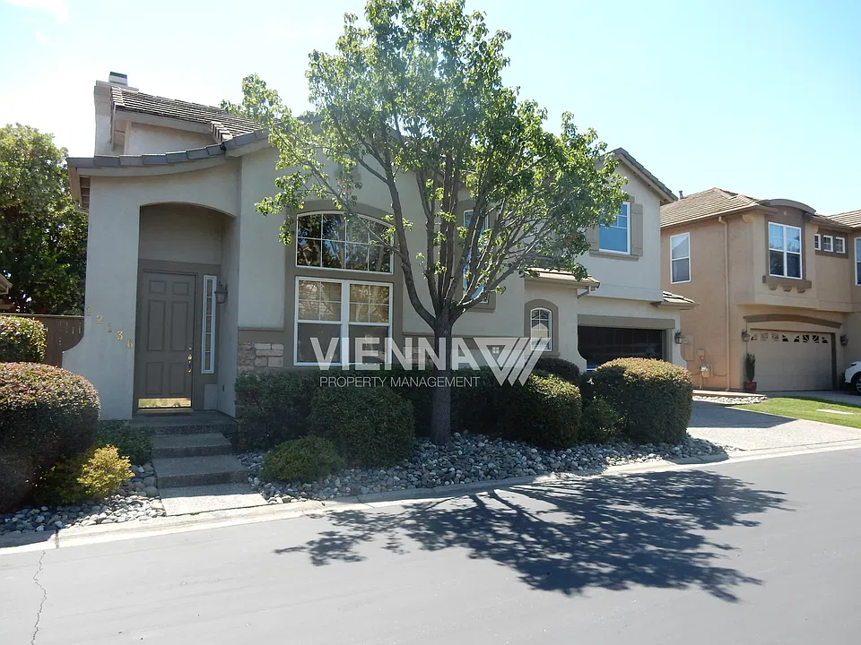 12136 Gold Bluff Ln