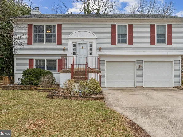 1631 Hiddenbrook Dr, Herndon, VA 20170