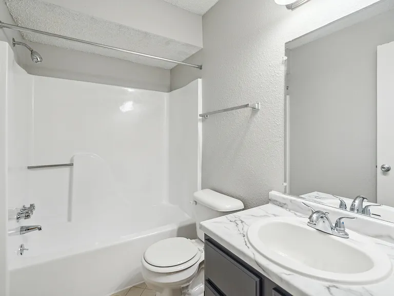 Piccadilly Apartments — Photo 56