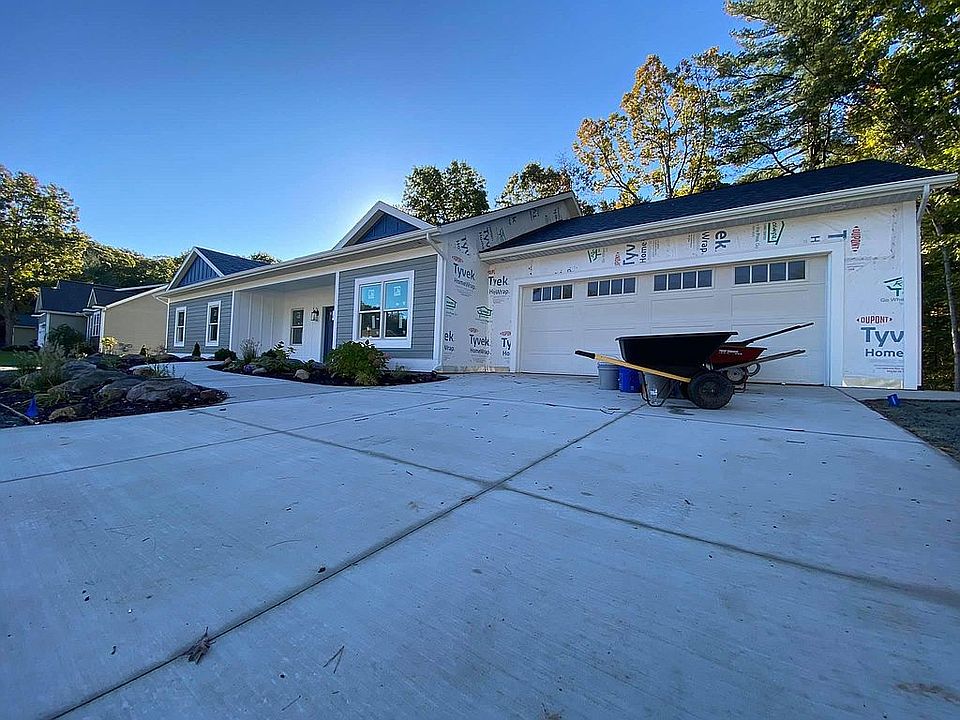 2nd image of 2755 Spring Green Dr