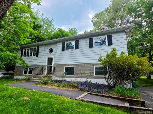 25 Oakwood Drive, Wappingers Falls, NY 12590