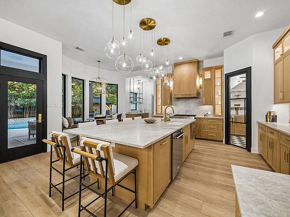 3rd image of 34 N Lansdowne Cir