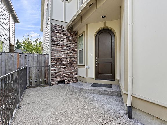 4th image of 6074 NE Whitewood Dr