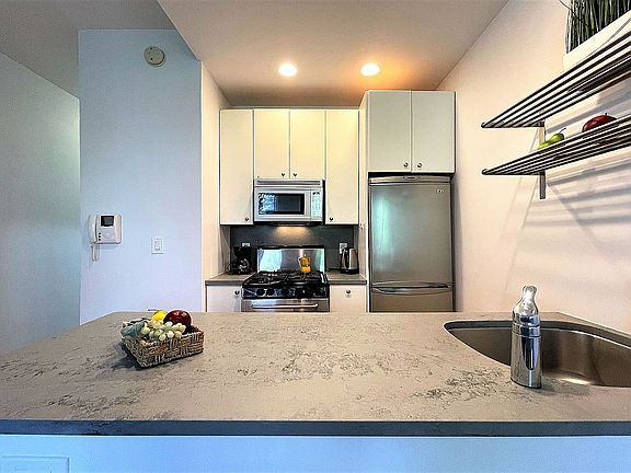 5th image of 237 E 88th St APT 201