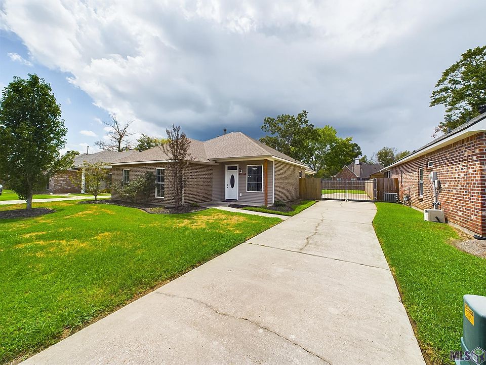 1st image of 14297 Whispering Oaks Dr