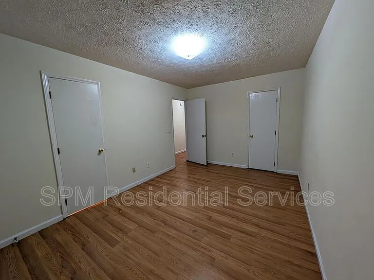 717 Varsity Dr — Photo 9