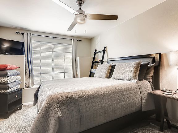 5th image of 1025 E Highland Ave Unit 2