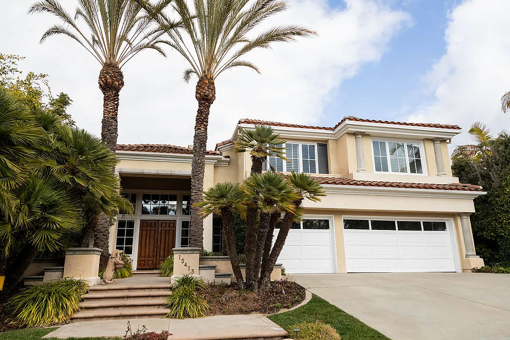 5 bed, 4008 sqft, $8,999 — Photo 1