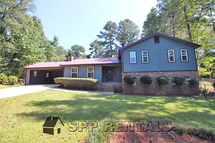 4 bed, 2300 sqft, $2,375 — Photo 1