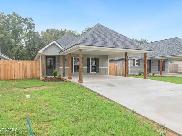 215 Camerons Cove Dr, Carencro, LA 70520