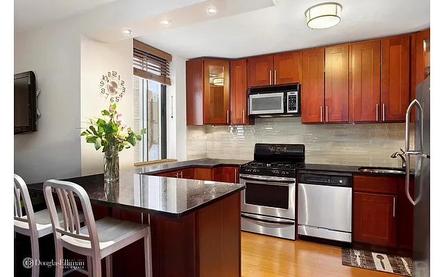 Rented by Douglas Elliman | media 26