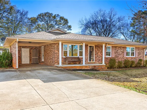 730 Tanglewood Dr, Seneca, SC 29672