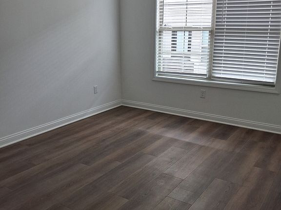 4th image of 842 Ridgewood Dr Unit 3