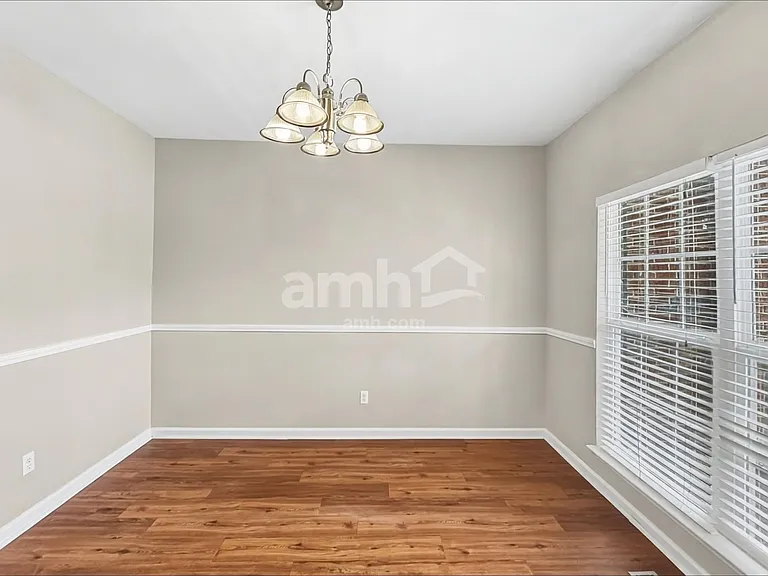 204 Annesbury Ln — Photo 6