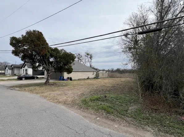 1103 W Milam St, Ennis, TX 75119