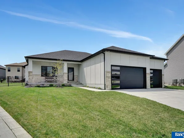 5951 Opus Cir, Lincoln, NE 68526
