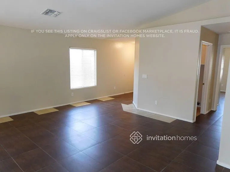 7015 S 23rd Ln — Photo 2