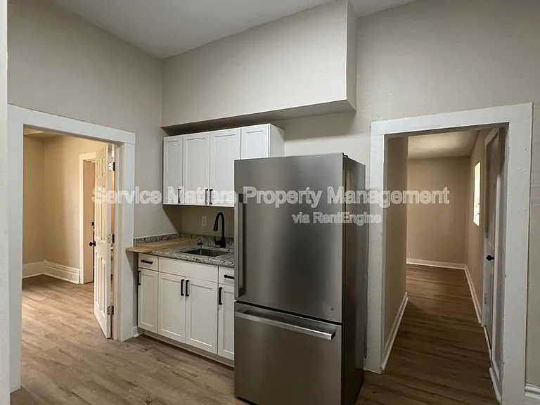1319 W Jackson St — Photo 9