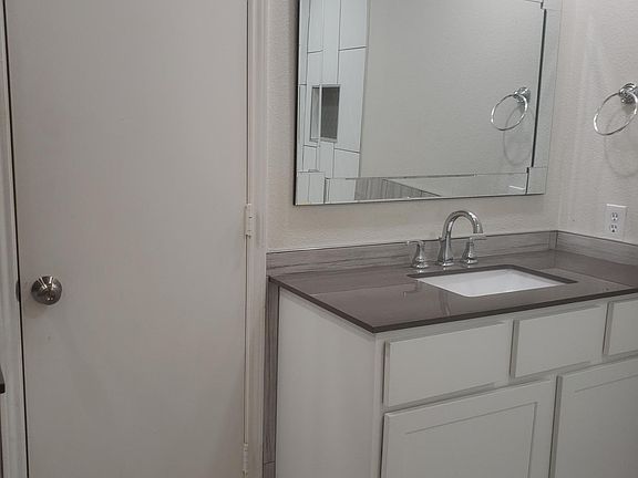 3rd image of 2419 Kingsford Ct