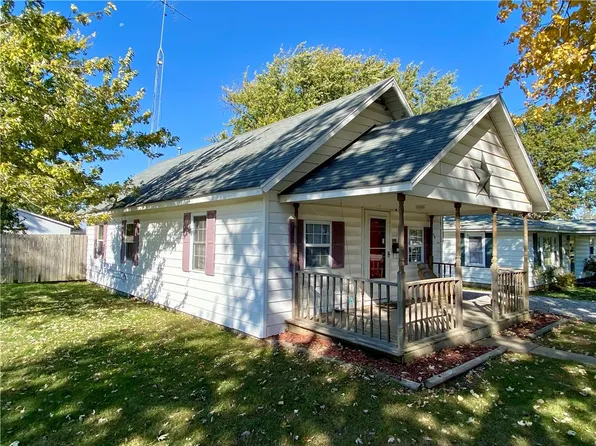 809 SW 3rd St, Casey, IL 62420