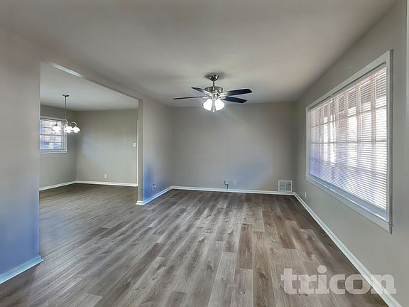 3rd image of 4930 Sugar Creek Dr