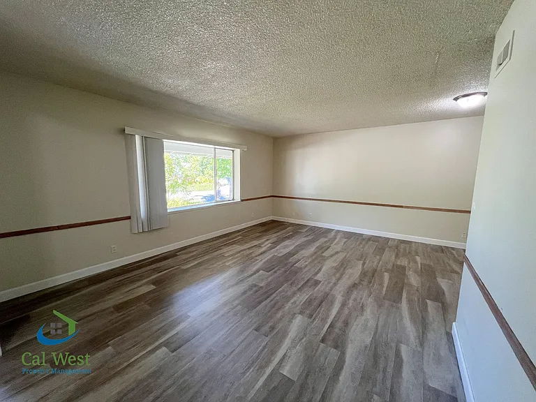 10600 E Estates Dr — Photo 5
