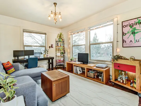 Hawthorne, 349 16th Ave E #201, Seattle, WA 98112