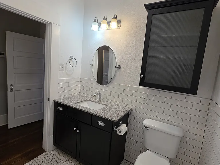 1401 S Elwood Ave — Photo 16