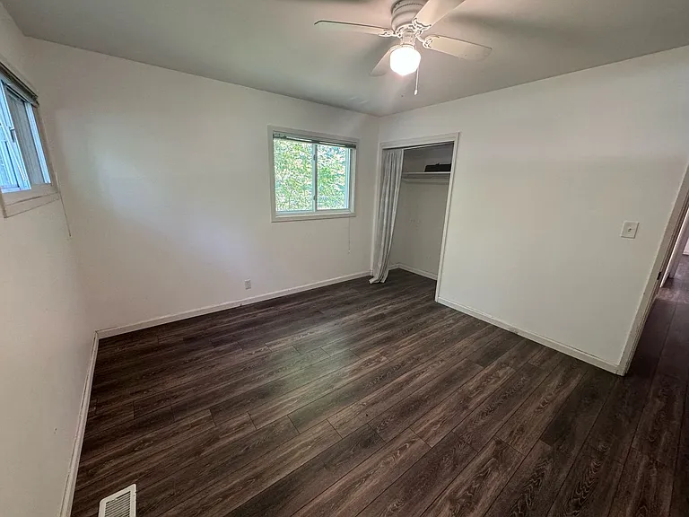 212 Huron St — Photo 12