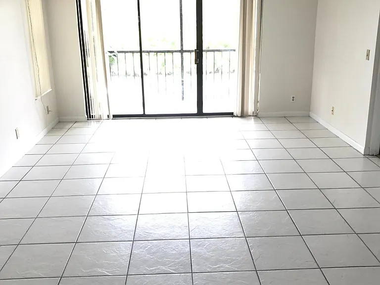 724 Sunny Pine Way #D2 — Photo 2