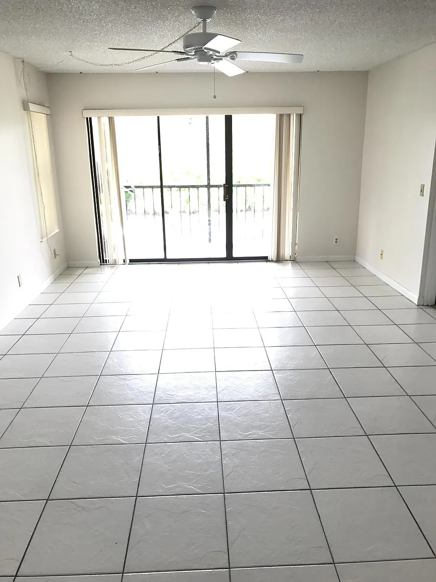 Building Photo - 724 Sunny Pine Way #D2