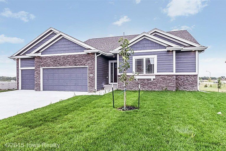 1st image of 355 NE Coyote Dr