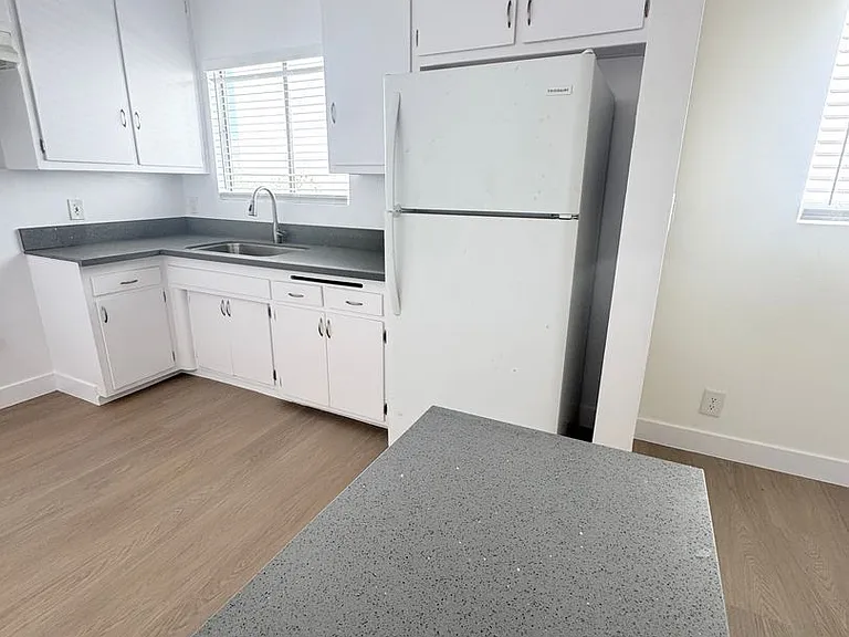 11820 Chandler Blvd #9 — Photo 4