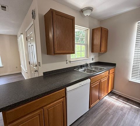 5th image of 214 W Reedy Fork Rd #214