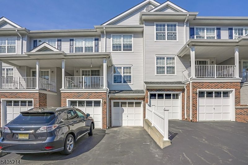 1st image of 604 Knollwood Ct