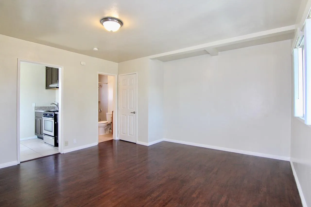 3347 Del Mar Ave — Photo 2