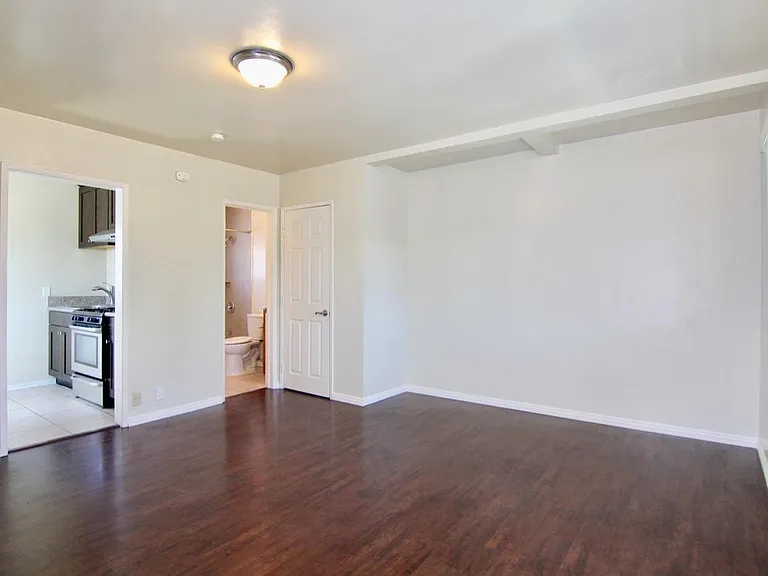 3347 Del Mar Ave #4 — Photo 2